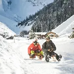 Doug's Mountain Getaway - 'top Two Floors' *