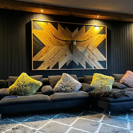 Doug's Mountain Getaway - 'top Two Floors'