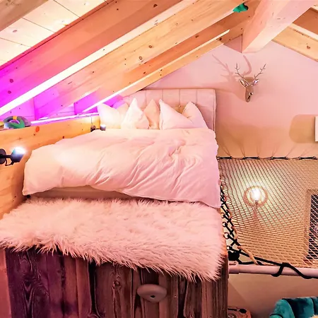 Doug's Mountain Getaway - 'top Two Floors' Apartment *