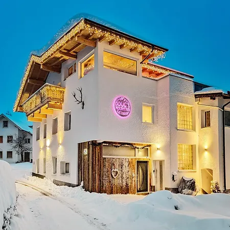 Doug's Mountain Getaway - 'top Two Floors' *