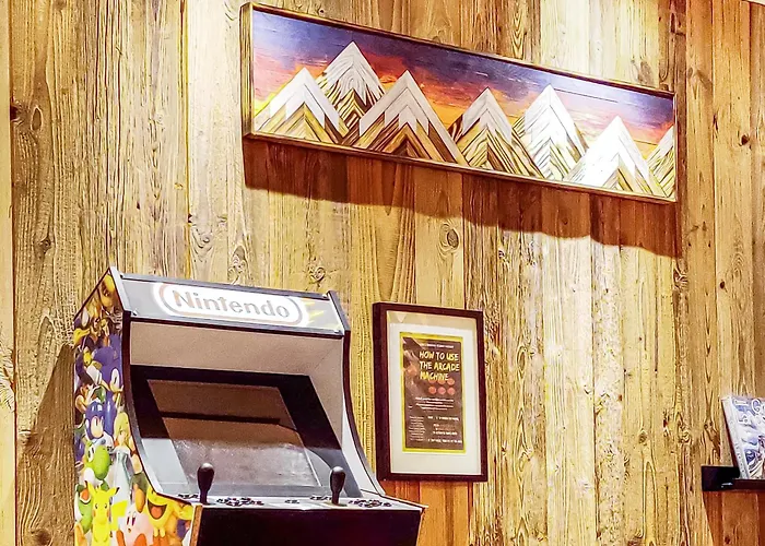 Doug's Mountain Getaway - 'top Two Floors' *