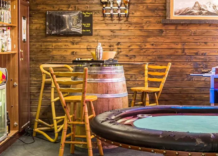 Doug's Mountain Getaway - 'top Two Floors'