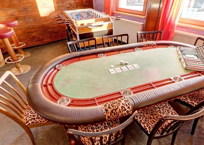 Doug's Mountain Getaway - 'top Two Floors' Apartament *