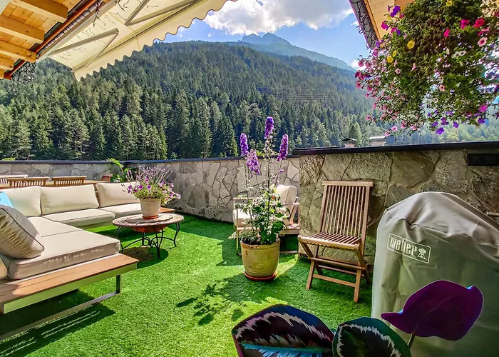 Doug's Mountain Getaway - 'top Two Floors' Apartament