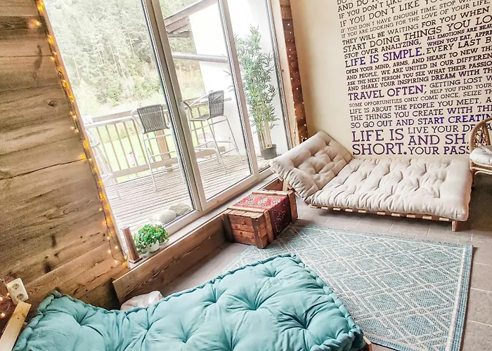 Doug's Mountain Getaway - 'top Two Floors' Apartament