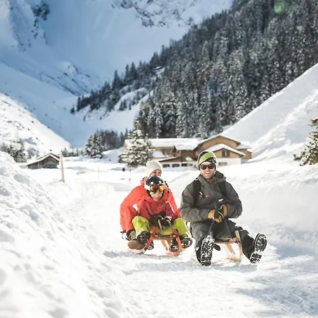 Doug's Mountain Getaway - 'top Two Floors' *