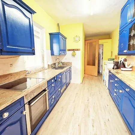 Doug's Mountain Getaway - 'top Two Floors' Apartmán *