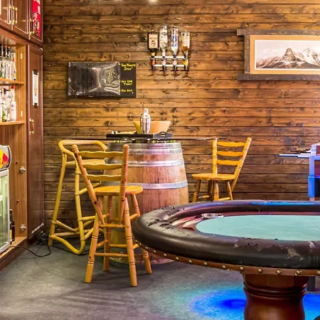 Doug's Mountain Getaway - 'top Two Floors'