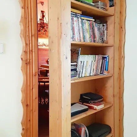 Doug's Mountain Getaway - 'top Two Floors' Apartmán