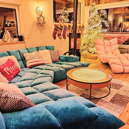 Doug's Mountain Getaway - 'top Two Floors' Apartmán